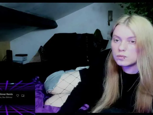 Live sex webcam photo for Blacklimoon #275965938