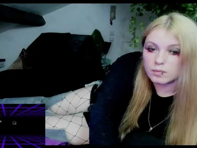 Live sex webcam photo for Blacklimoon #276015933