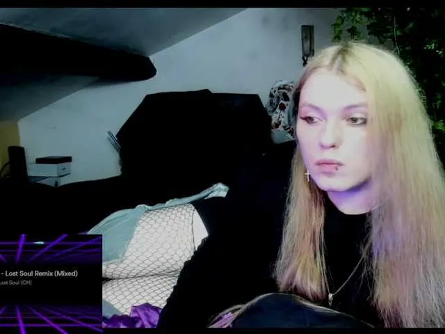 Live sex webcam photo for Blacklimoon #276193263