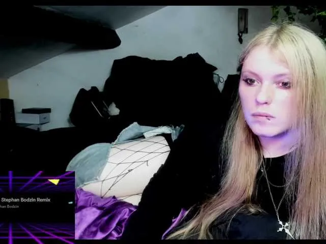 Live sex webcam photo for Blacklimoon #276293868