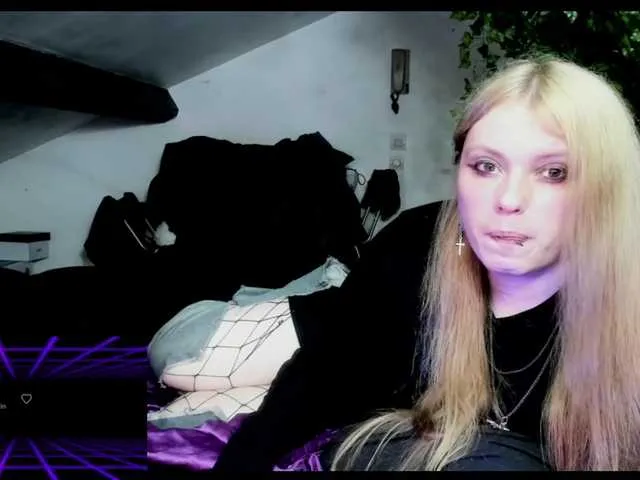 Live sex webcam photo for Blacklimoon #276295747