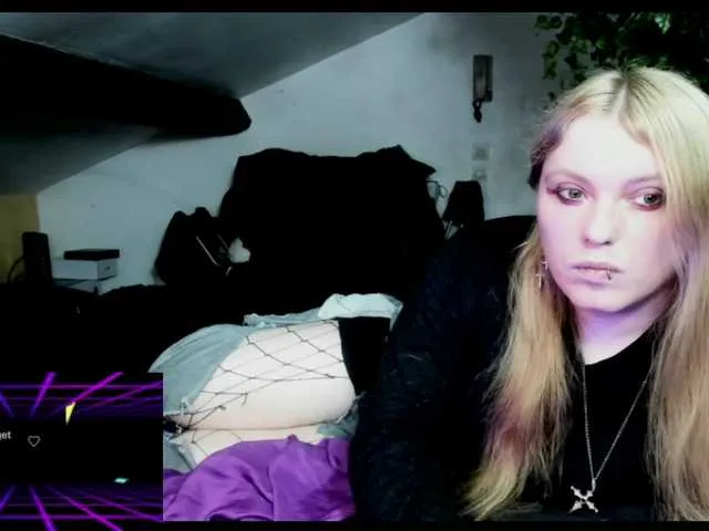 Live sex webcam photo for Blacklimoon #276313469