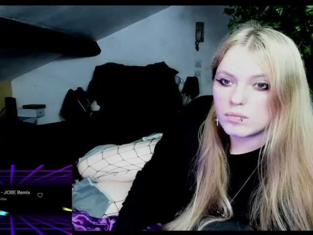 Live sex webcam photo for Blacklimoon #276342735