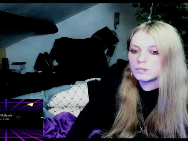 Live sex webcam photo for Blacklimoon #276387103