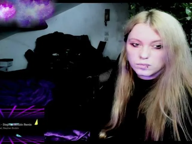 Live sex webcam photo for Blacklimoon #276728469