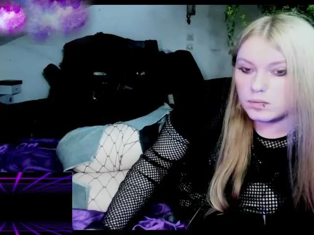 Live sex webcam photo for Blacklimoon #276868880