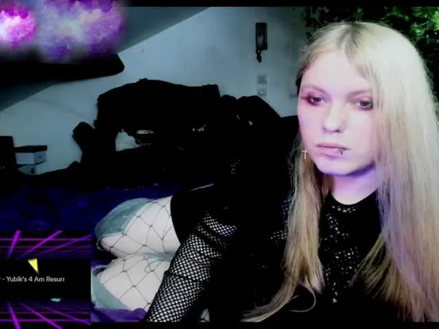 Live sex webcam photo for Blacklimoon #276902696