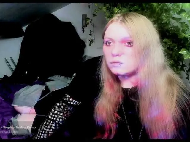 Live sex webcam photo for Blacklimoon #290624704