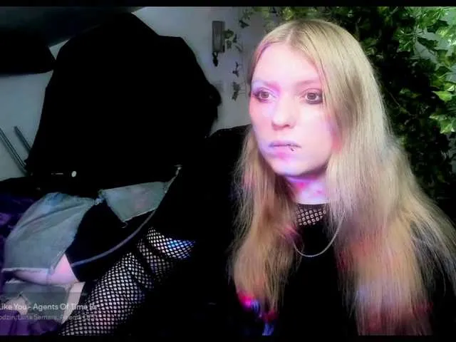 Live sex webcam photo for Blacklimoon #290631954