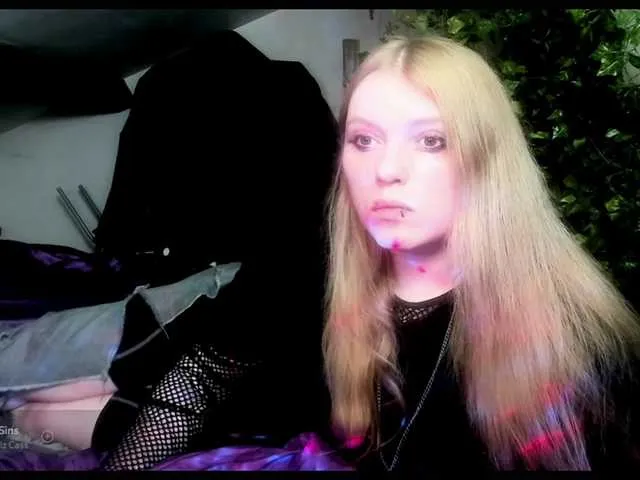 Live sex webcam photo for Blacklimoon #290638923