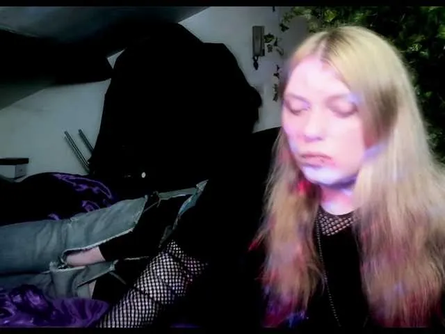 Live sex webcam photo for Blacklimoon #290645680