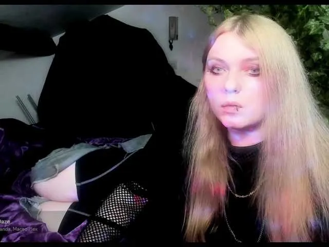 Live sex webcam photo for Blacklimoon #290677498