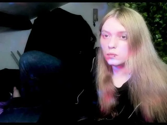 Live sex webcam photo for Blacklimoon #290688785