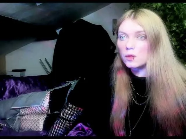 Live sex webcam photo for Blacklimoon #290698988