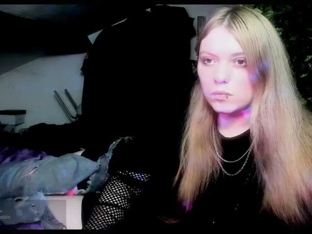 Live sex webcam photo for Blacklimoon #290746763