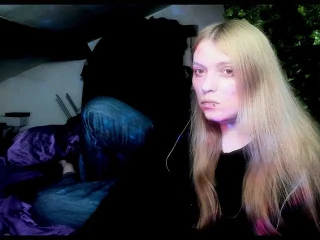 Live sex webcam photo for Blacklimoon #290756886