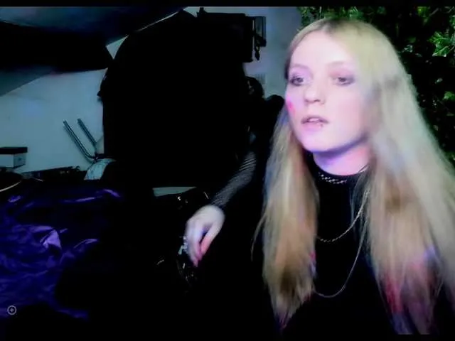 Live sex webcam photo for Blacklimoon #290830881