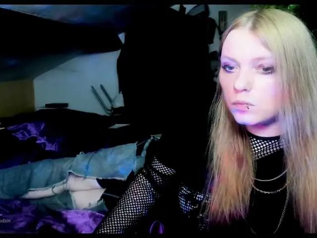 Live sex webcam photo for Blacklimoon #290877260