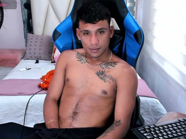 Live sex webcam photo for Blacksex-boy #290897055