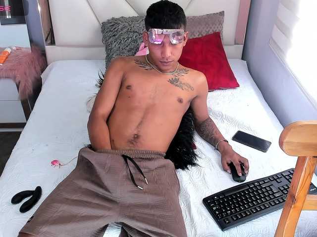 Live sex webcam photo for Blacksex-boy #291495890