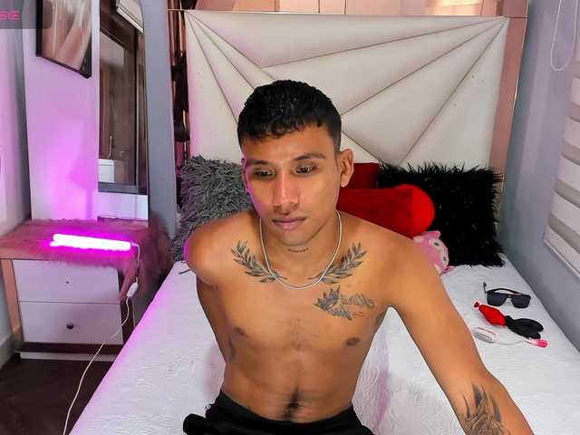 Live sex webcam photo for Blacksex-boy #291577580