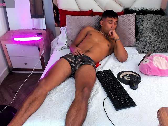 Live sex webcam photo for Blacksex-boy #291616787