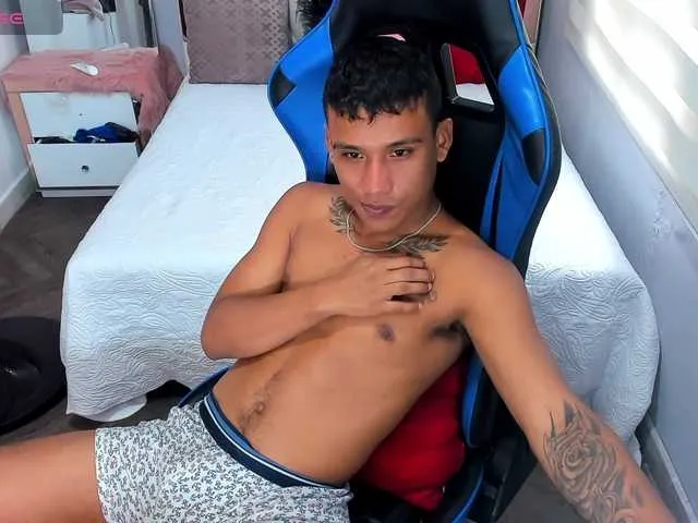 Live sex webcam photo for Blacksex-boy #292222018