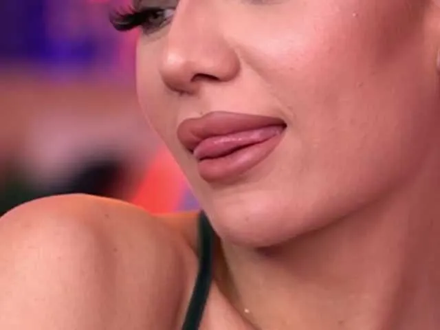 Live sex webcam photo for BlairSander #290135379