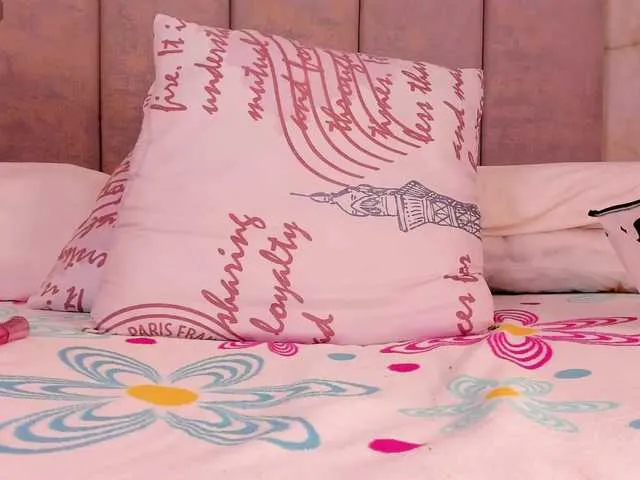 Live sex webcam photo for BlairSantini #277990889