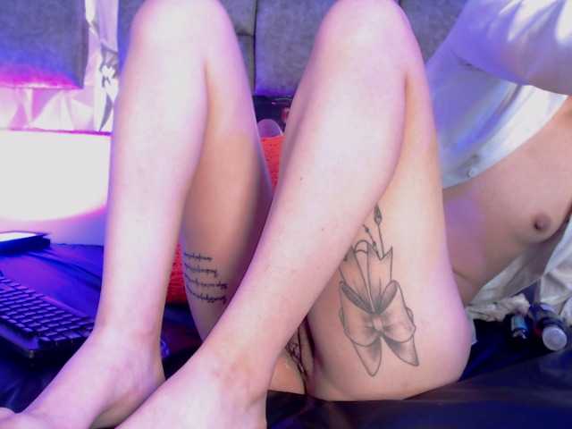 Live sex webcam photo for Bliinkiii #277707519