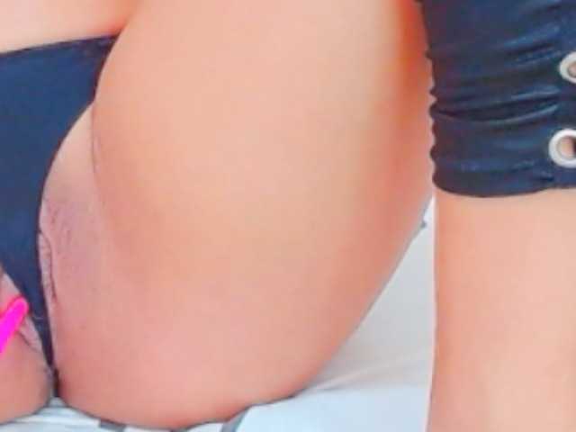 Live sex webcam photo for BlonHumide #276081418