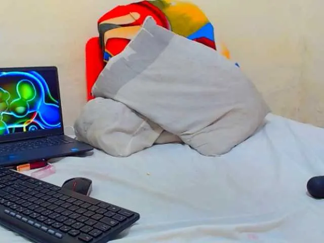 Live sex webcam photo for BlonHumide #291806446