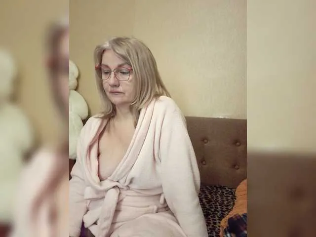 Live sex webcam photo for BlondWoman #272269649