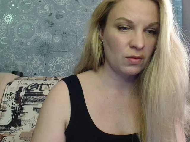 Live sex webcam photo for BlondeFox #290757681