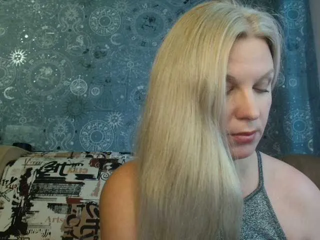 Live sex webcam photo for BlondeFox #291647152