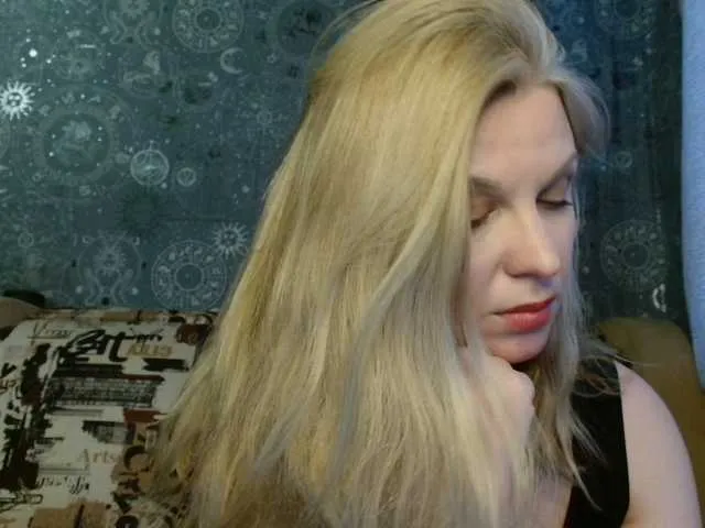 Live sex webcam photo for BlondeFox #292361112