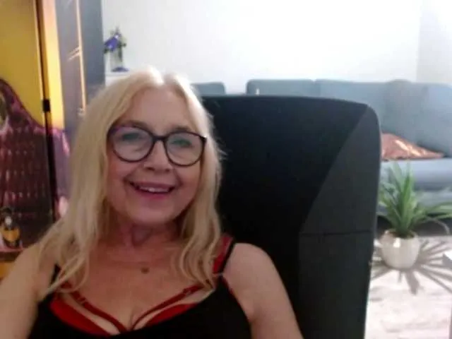 Live sex webcam photo for BlondeSofia #291624268