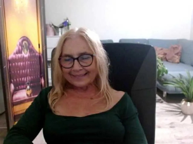 Live sex webcam photo for BlondeSofia #291688776