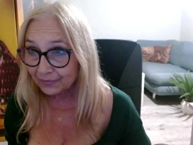 Live sex webcam photo for BlondeSofia #291708956