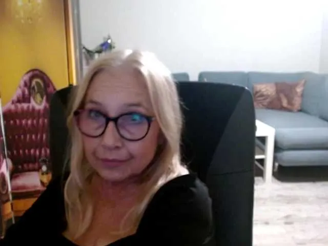 Live sex webcam photo for BlondeSofia #291715675