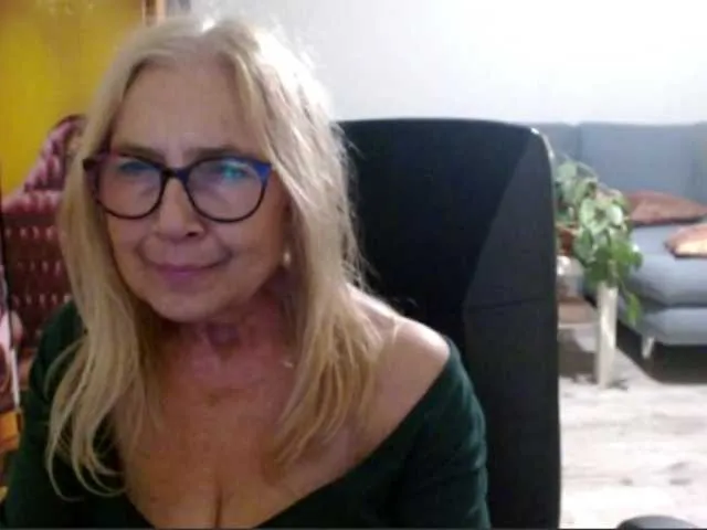 Live sex webcam photo for BlondeSofia #291901793