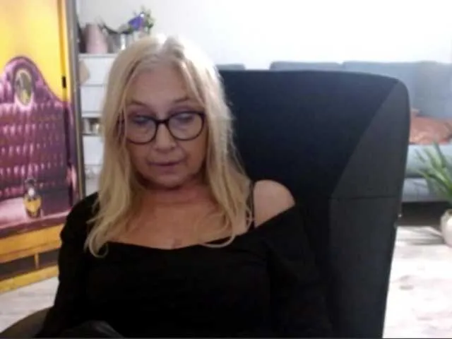Live sex webcam photo for BlondeSofia #291909085