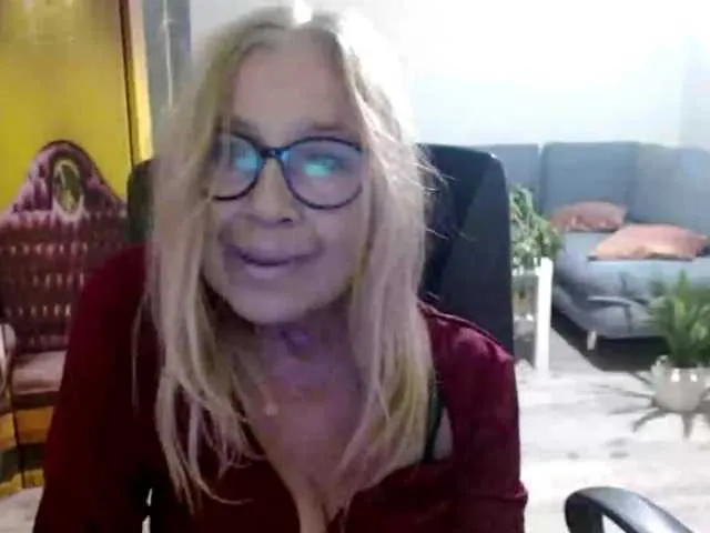 Live sex webcam photo for BlondeSofia #292028531