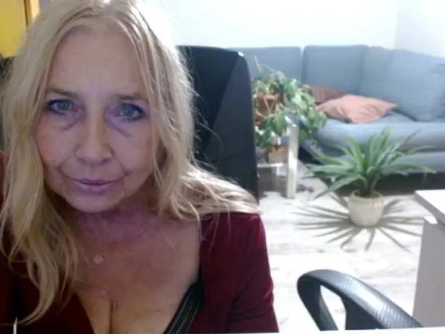 Live sex webcam photo for BlondeSofia #292035831