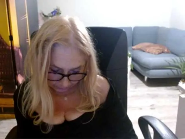 Live sex webcam photo for BlondeSofia #292056424