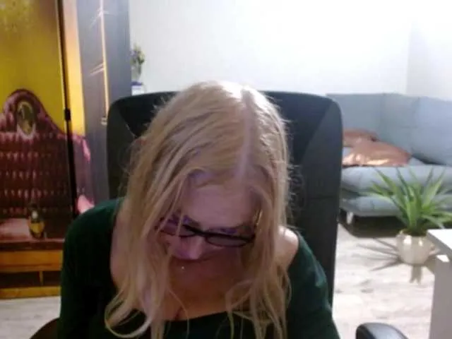 Live sex webcam photo for BlondeSofia #292075970