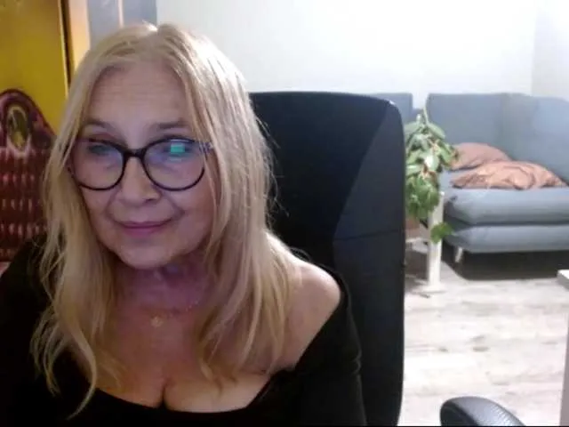 Live sex webcam photo for BlondeSofia #292096749