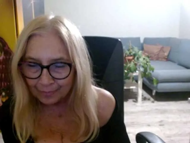 Live sex webcam photo for BlondeSofia #292150341