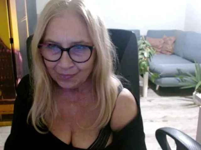 Live sex webcam photo for BlondeSofia #292163746