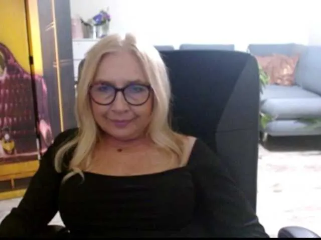 Live sex webcam photo for BlondeSofia #292177578